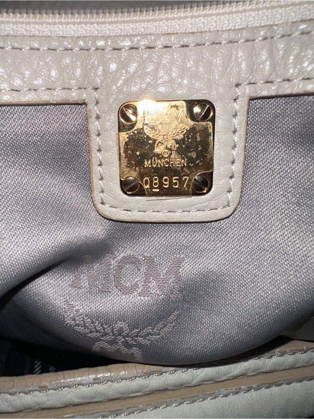 Vintage White Pebbled Leather MCM Hobo Shoulder Bag Gold Hardware - Picture 13 of 16